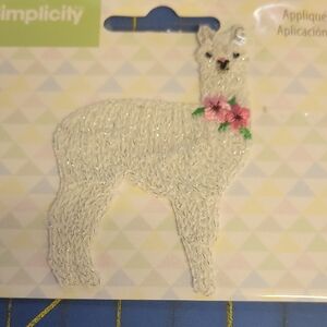 Simplicity White Llama Applique Iron On 2x2.5"